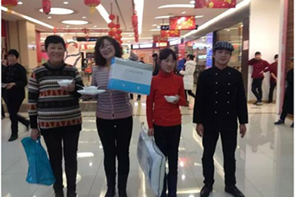 元宵節(jié)最熱鬧的地方在哪里，就在洛茲廣場三樓美食城